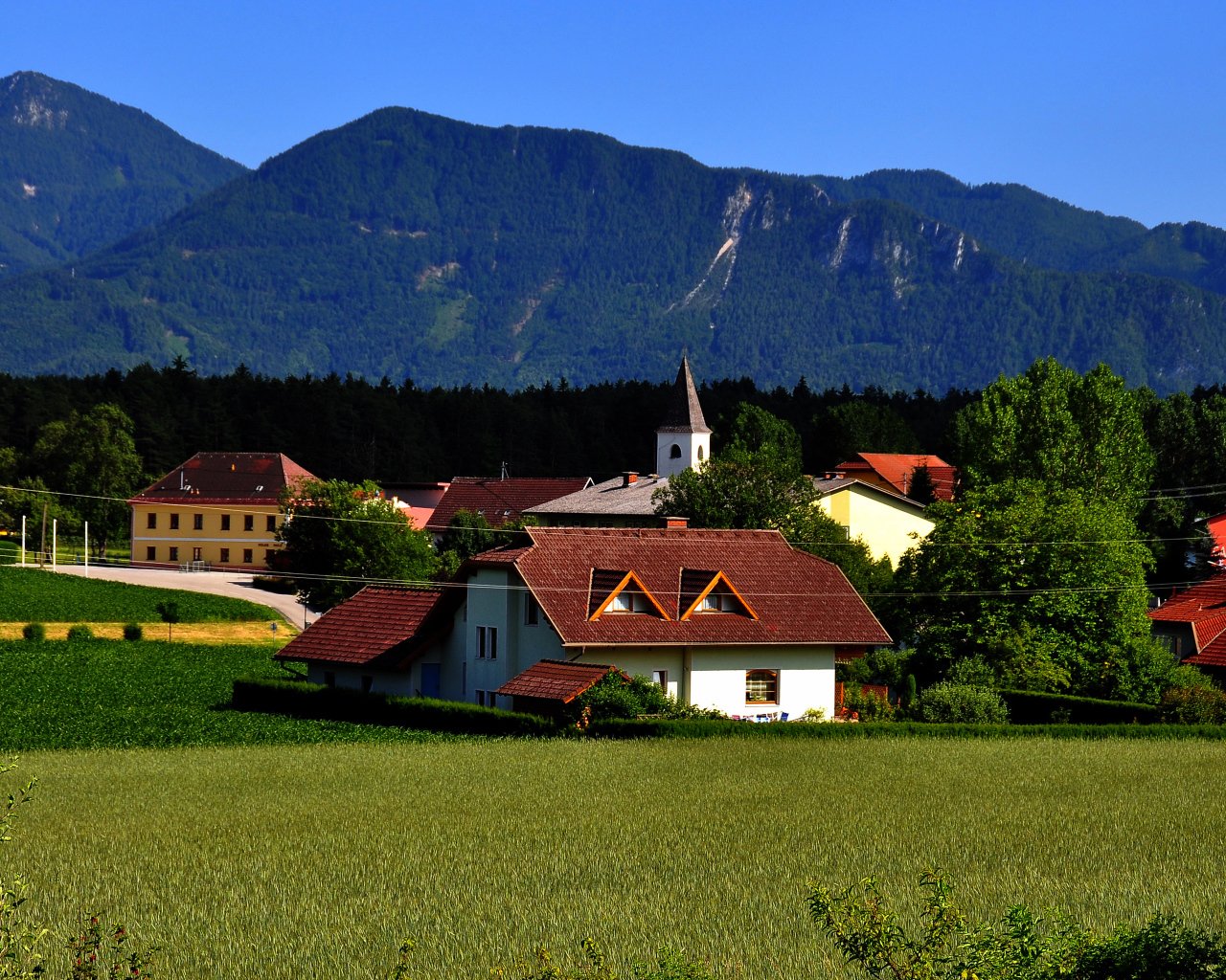 Городские дома в окрестностях озера Клопайнер Зее, Австрия