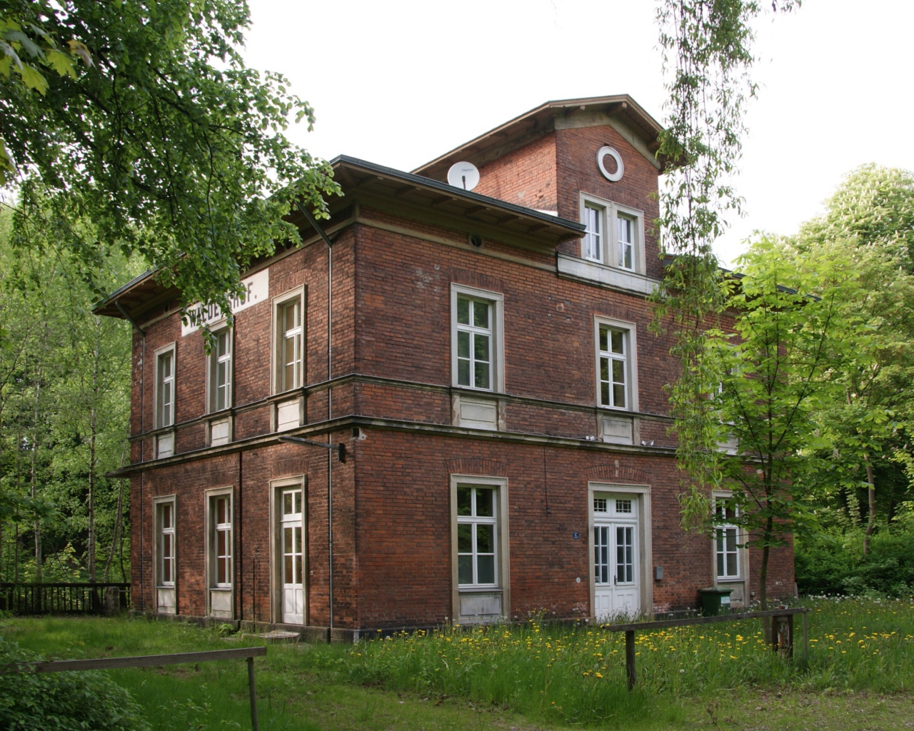 Дом среди деревьев в городе Лэнгенфельд, Австрия