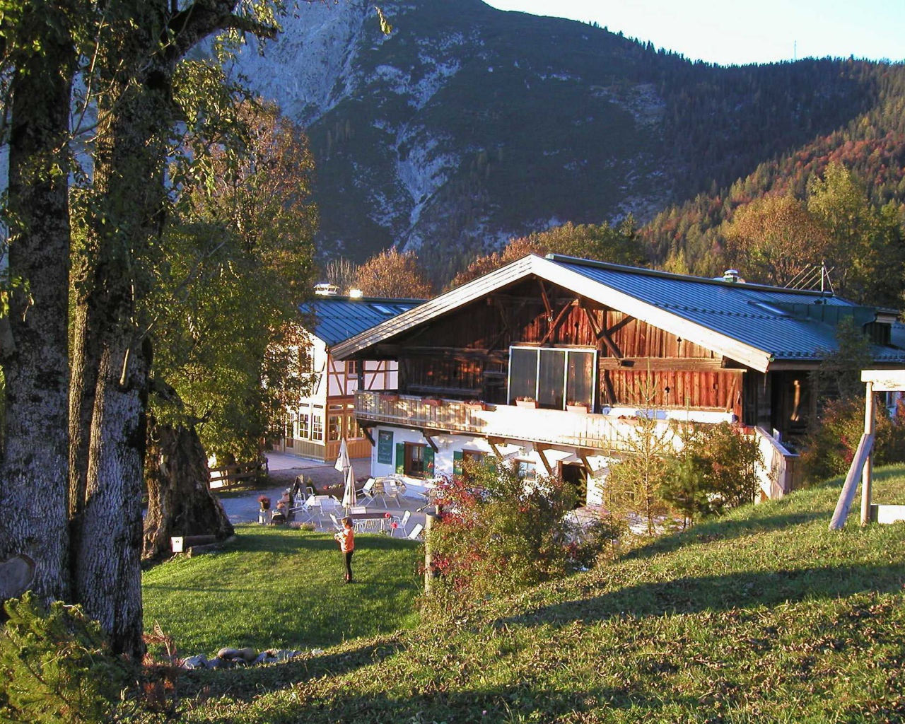 Дом среди деревьев на курорте Тельфс-Бюхен, Австрия