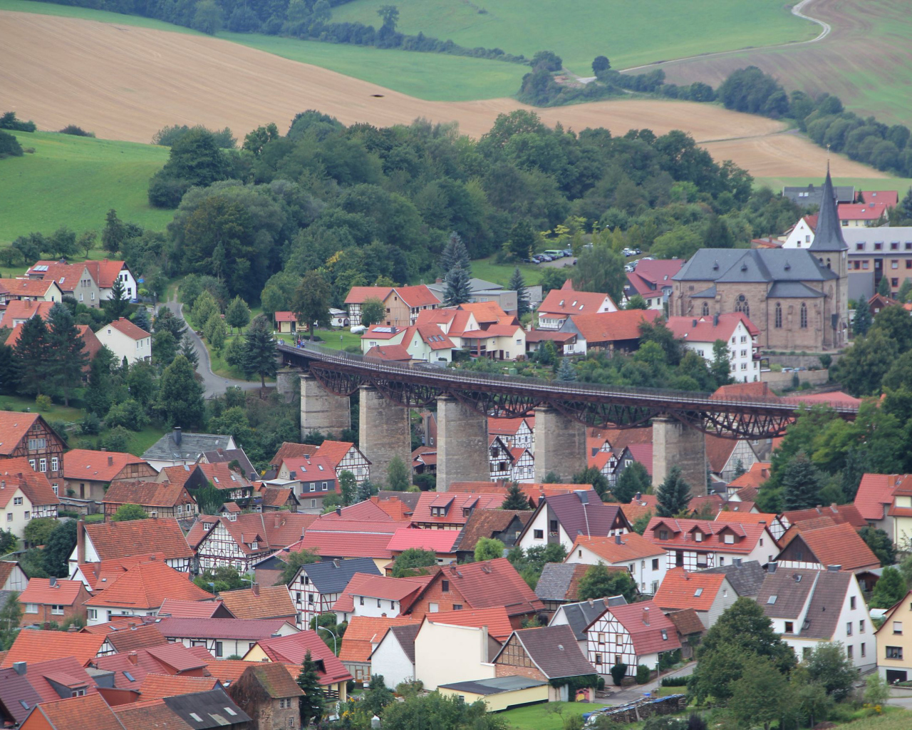 Городские здания в городе Лэнгенфельд, Австрия