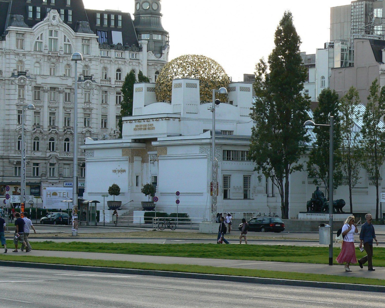 Прогулка по улице в городе Вена, Австрия