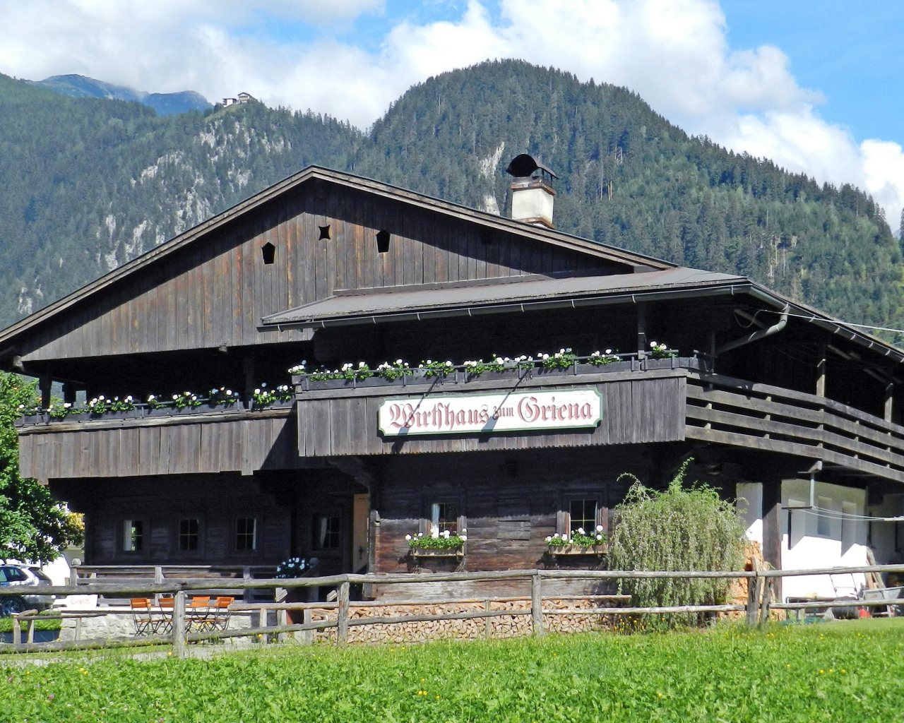 Деревянное здание на горнолыжном курорте Майрхофен, Австрия