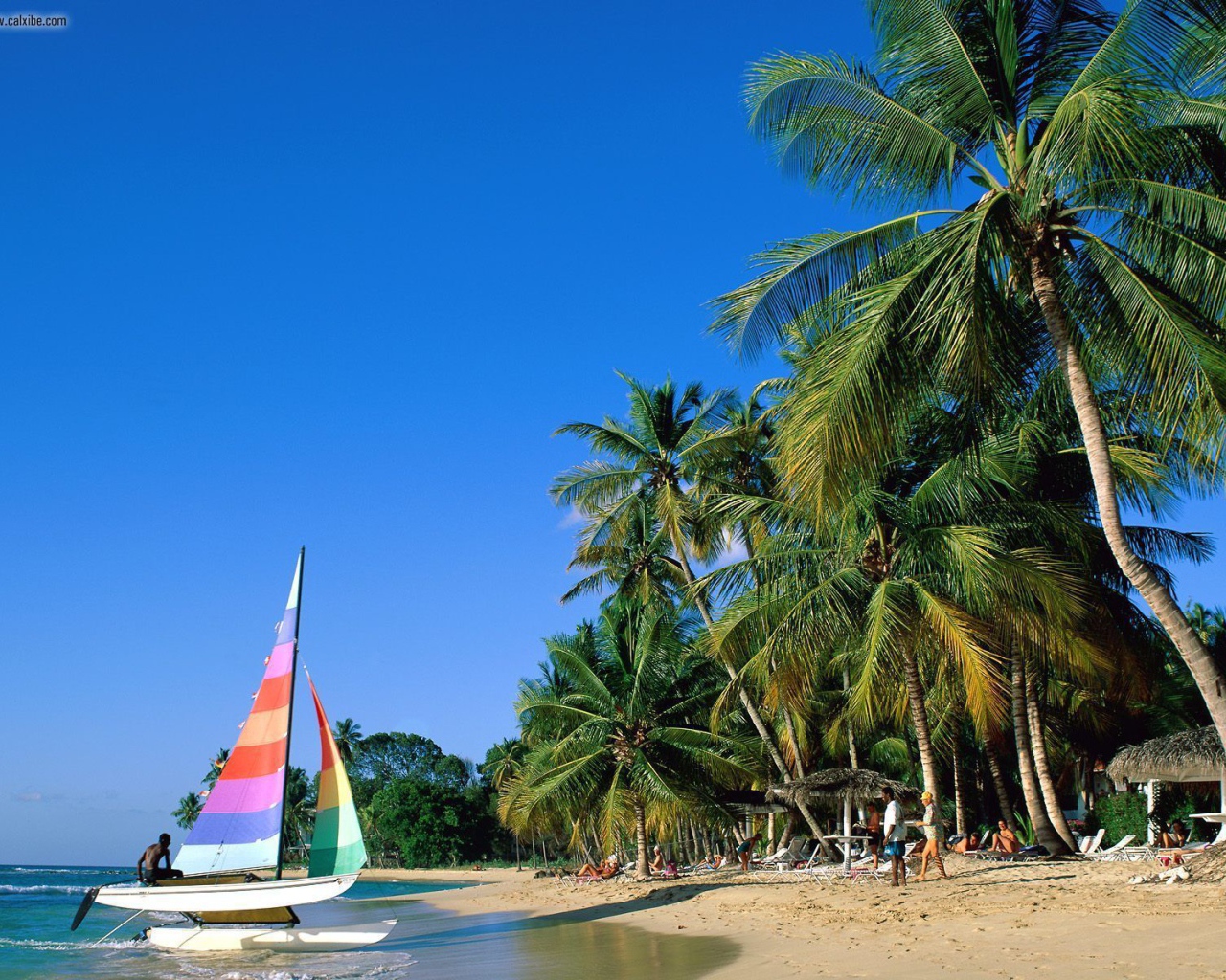 Люди приплывают в Барбадосе