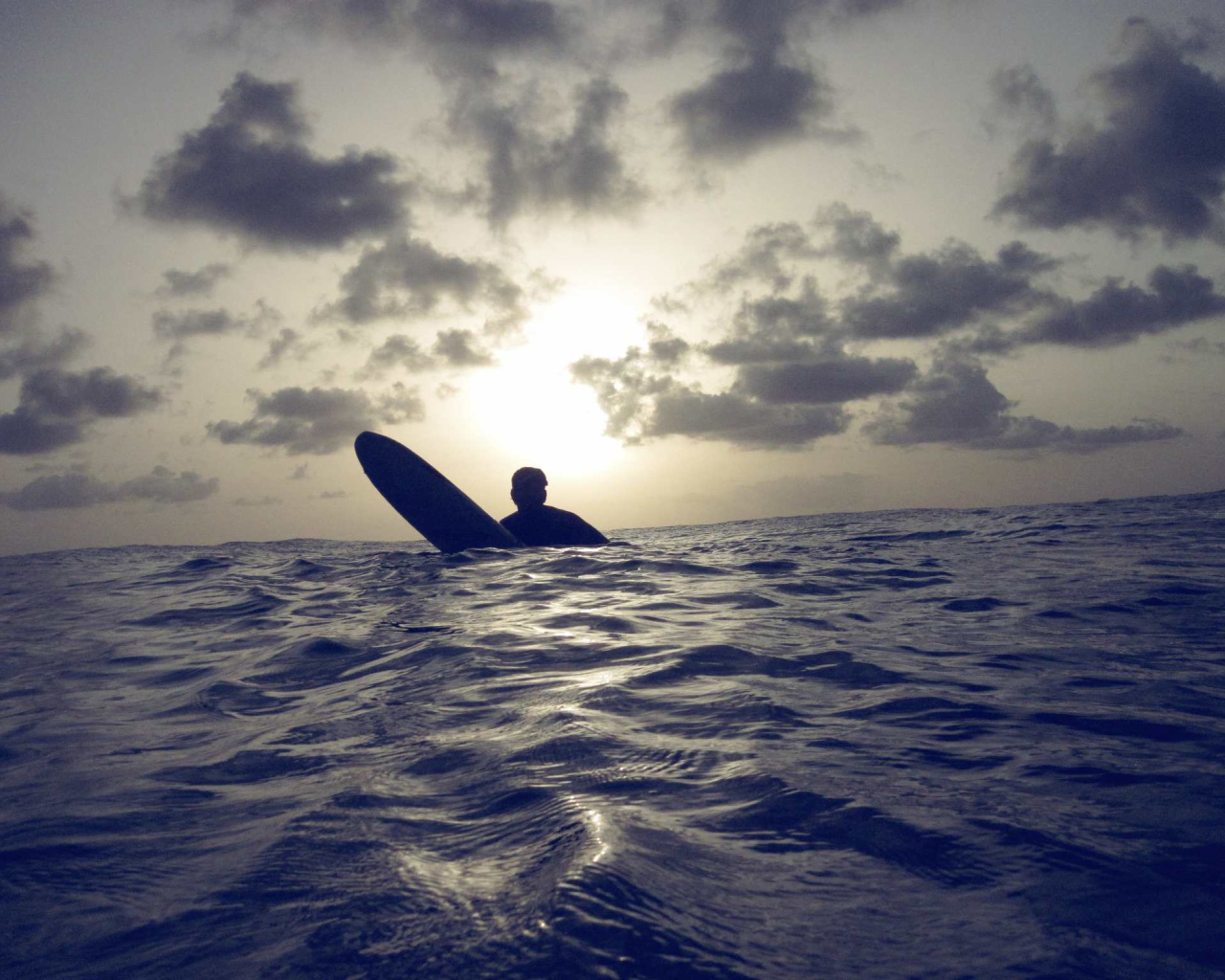 Серфер в Барбадосе