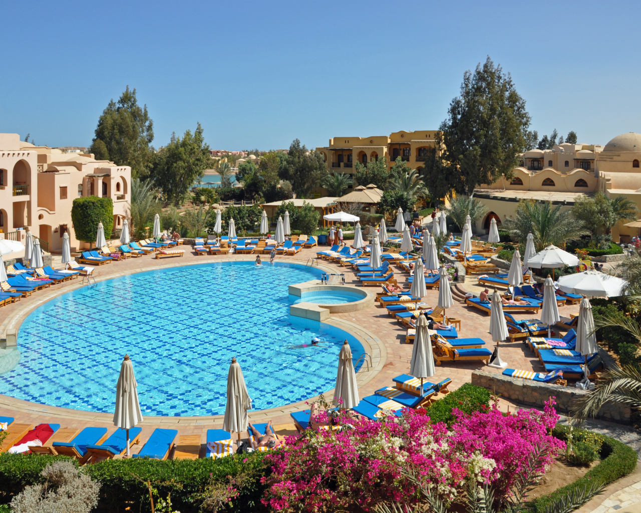 Бассейн в отеле на курорте Эль Гуна, Египет