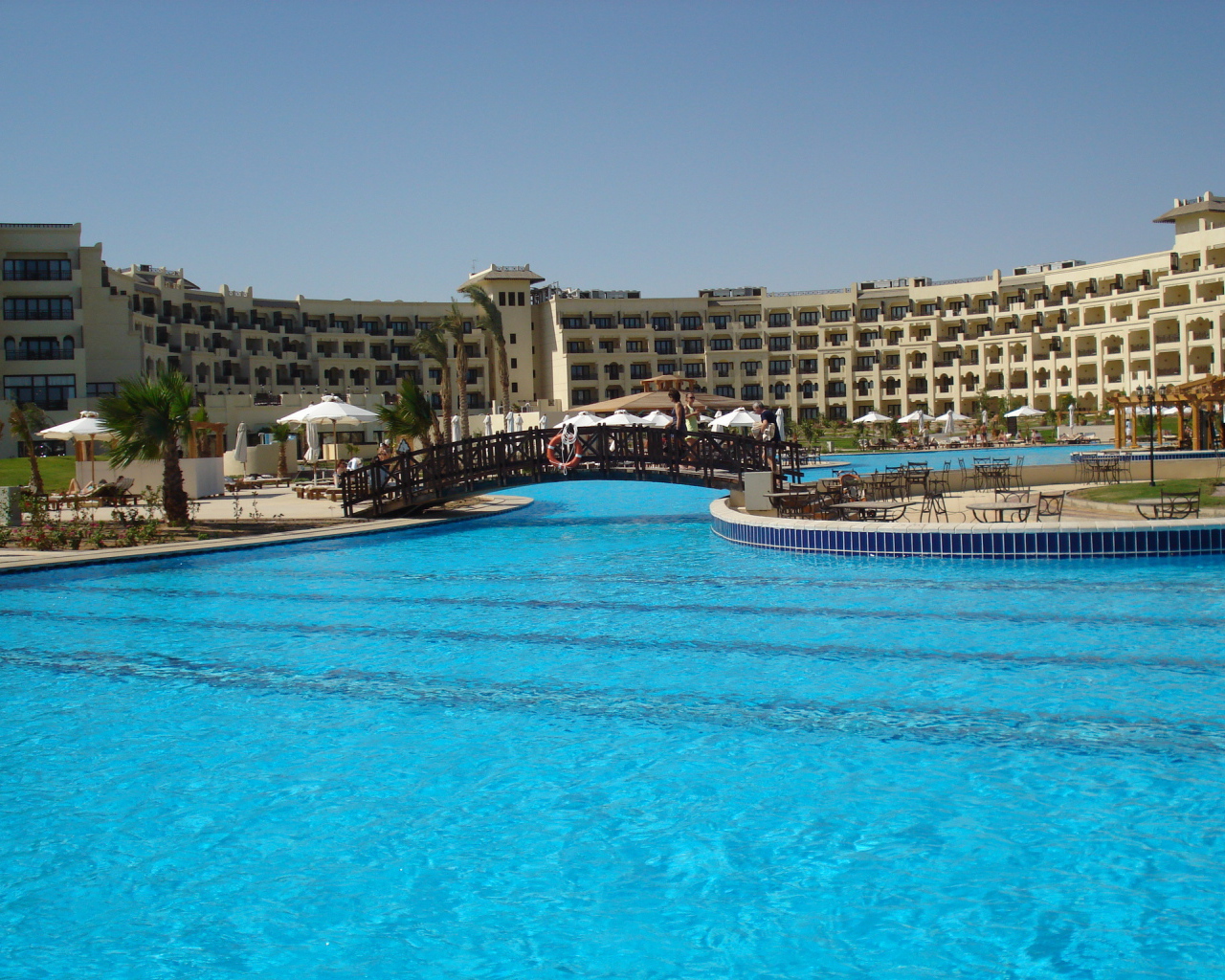 Бассейн в отеле на курорте Хургада, Египет