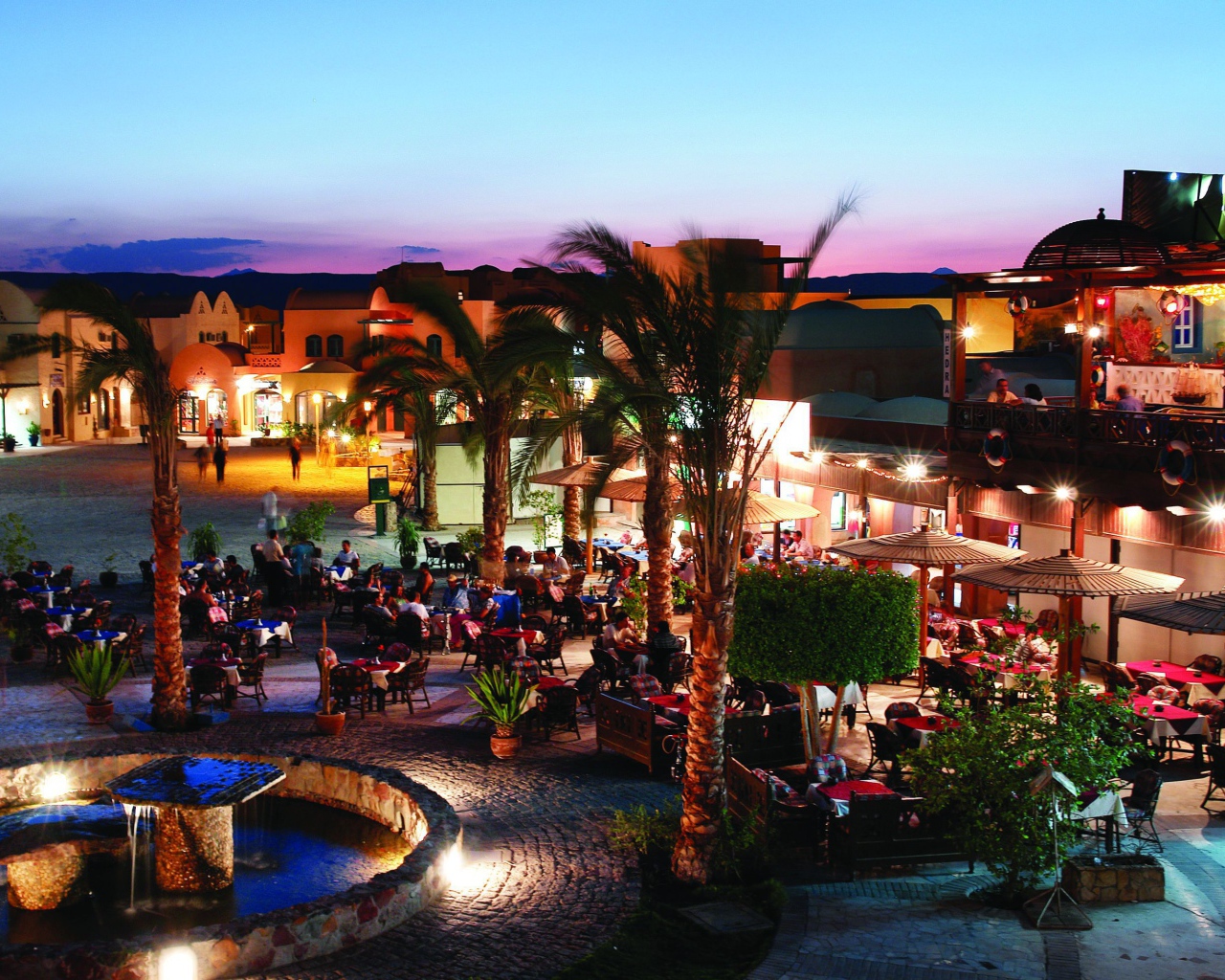 Ночные огни на курорте Эль Гуна, Египет