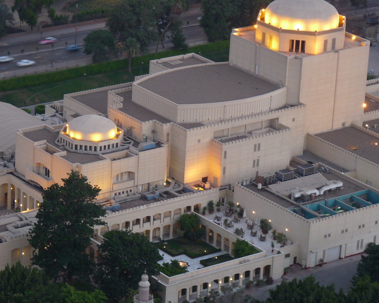 Здание оперы в Каире