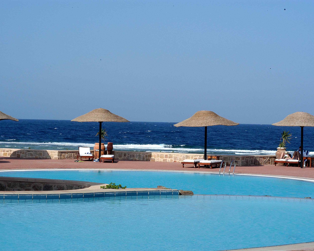 Бассейн в отеле на курорте Эль Кусейр, Египет