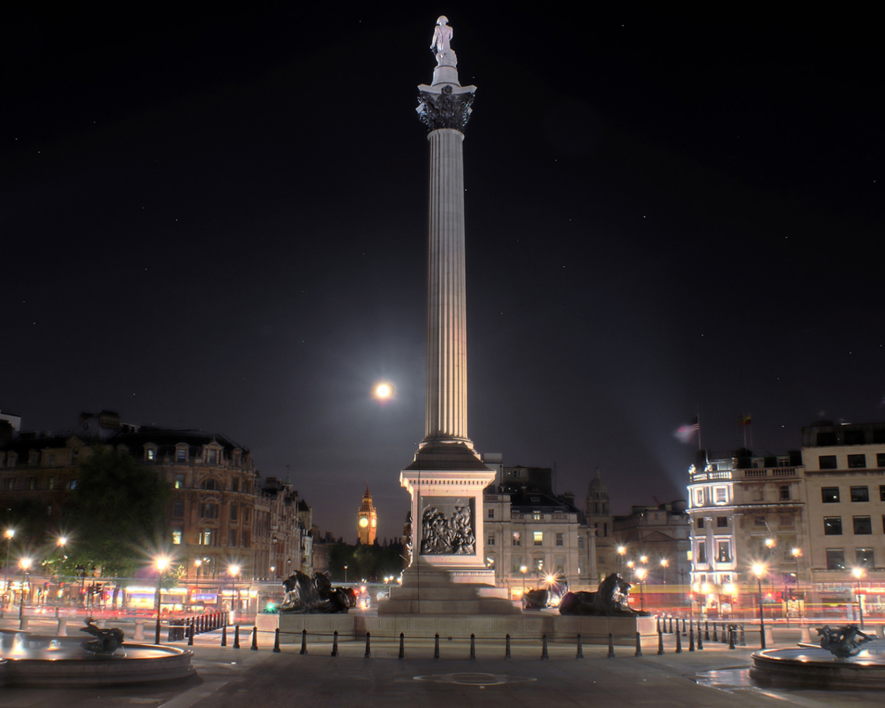 Площадь с колонной в Лондоне
