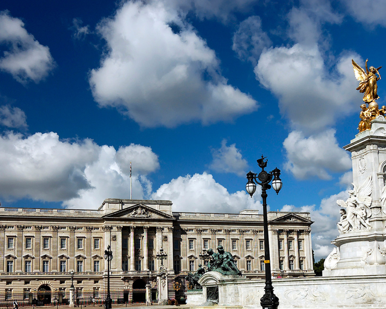 Букингемский дворец в Лондоне