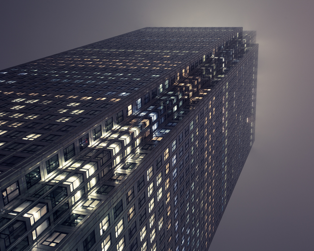 Офисы Лондона ночью, Англия