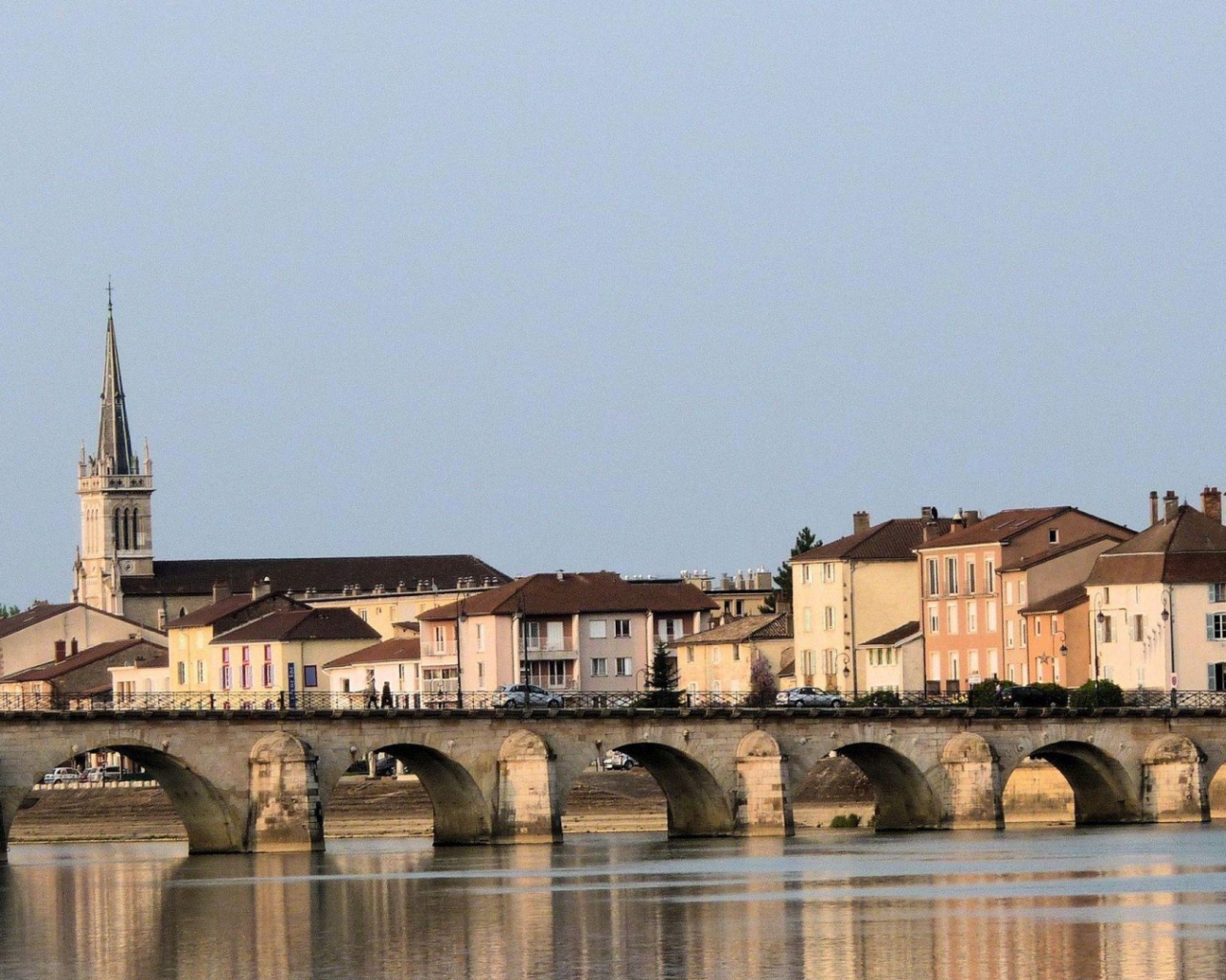 Старинный мост в городе Лион, Франция