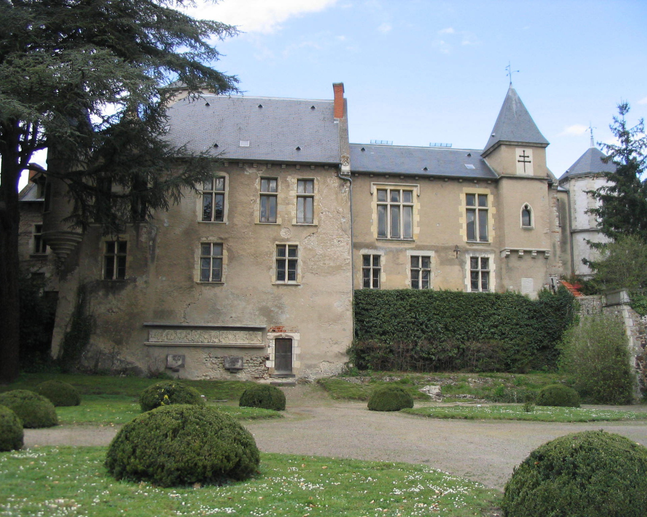 Старинный замок в городе Виши, Франция