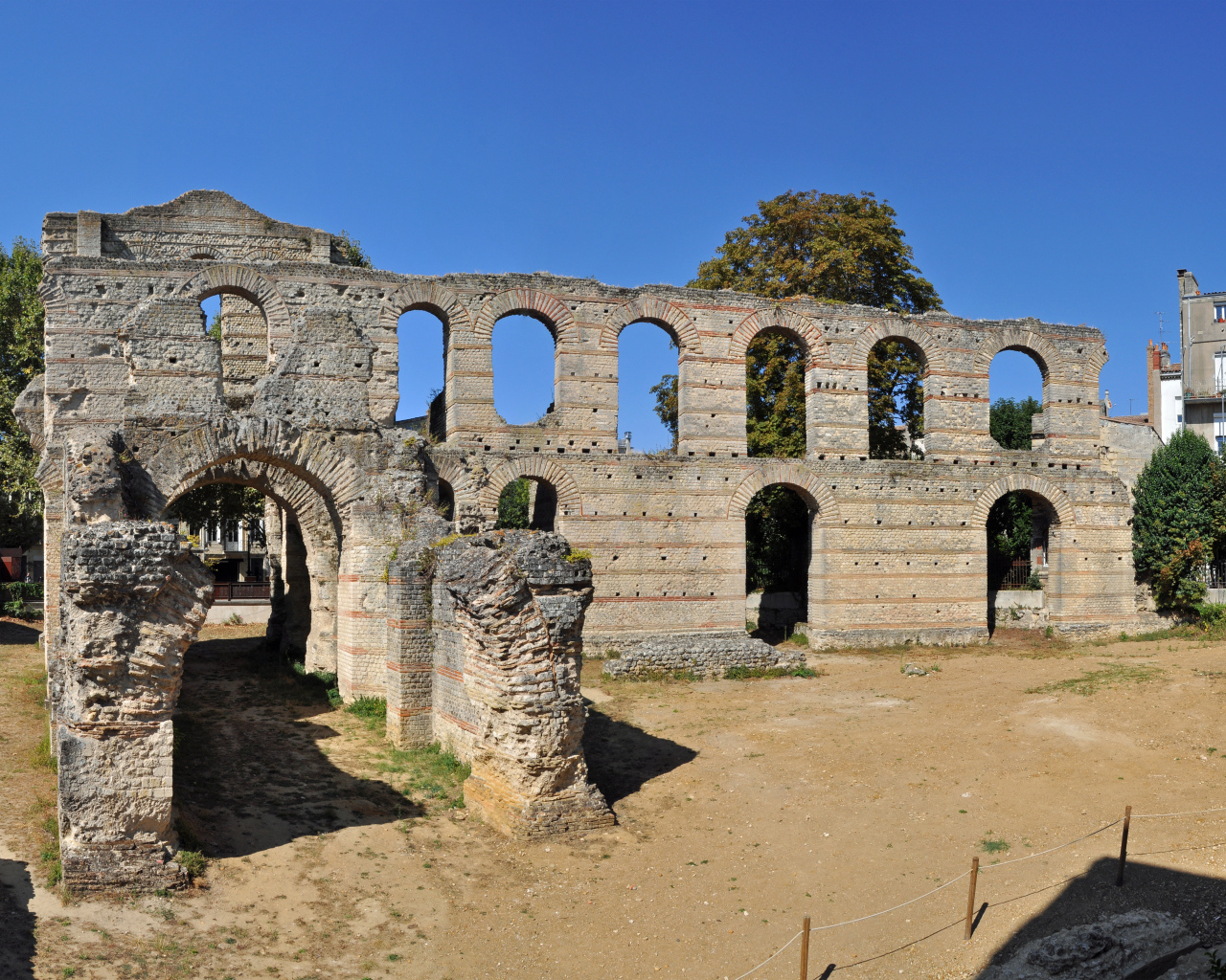 Старинные развалины в Бордо, Франция