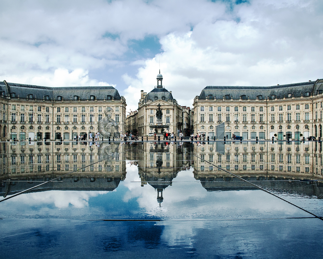 Площадь в Бордо, Франция