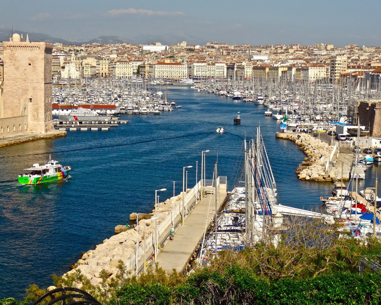 Бухта в городе Марсель, Франция
