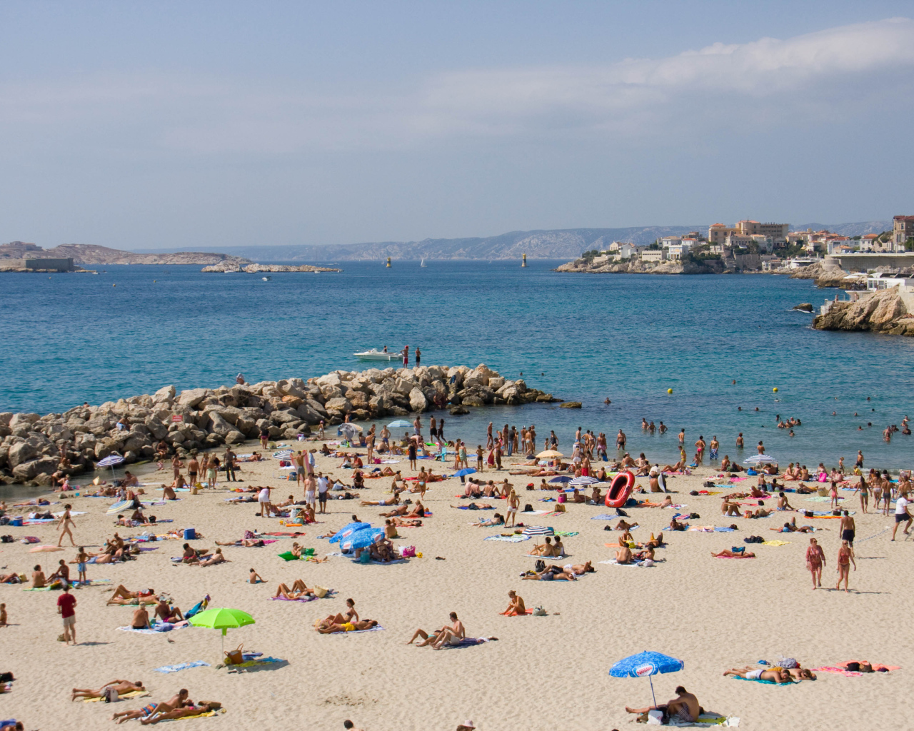 Пляж в городе Марсель, Франция