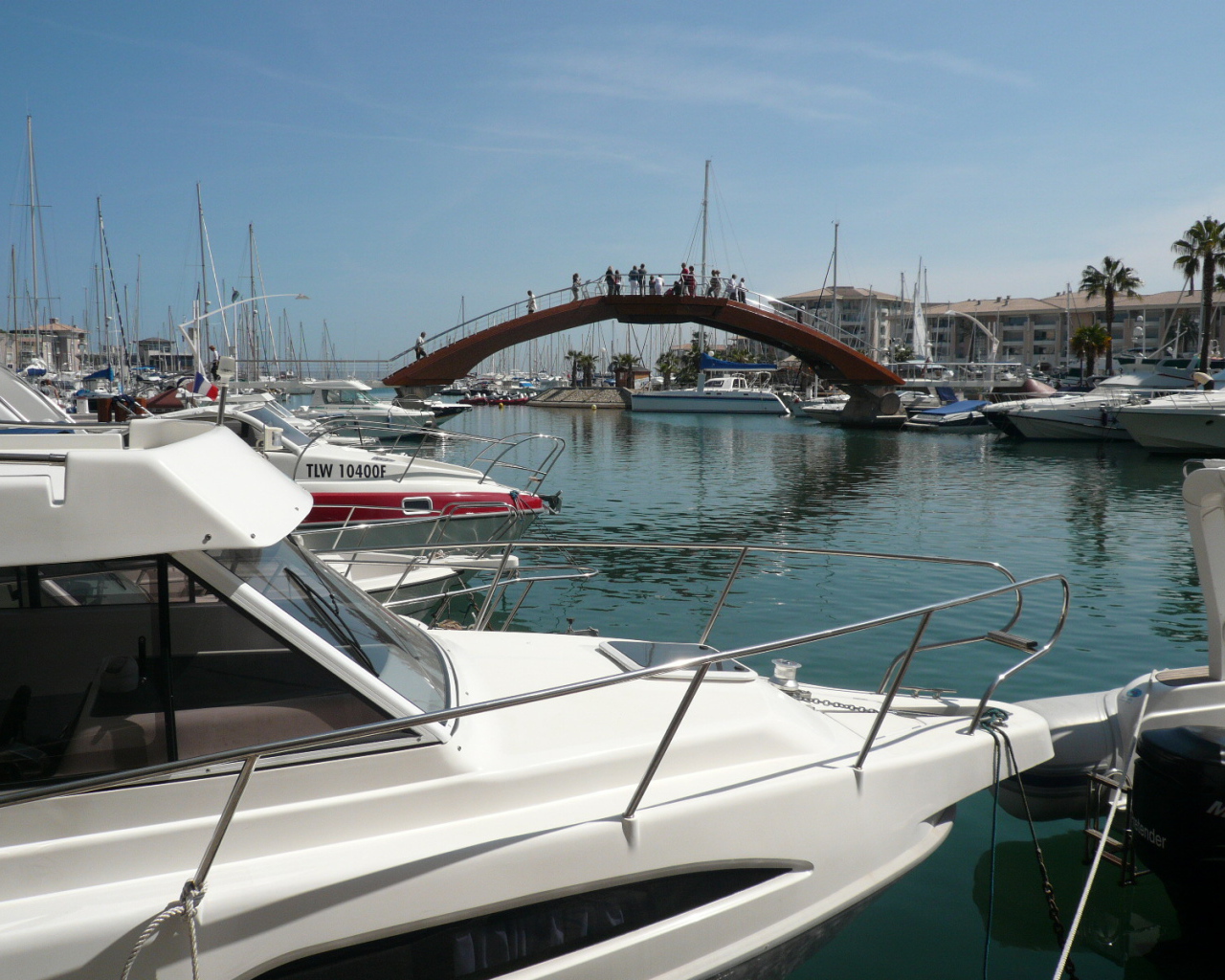 Мост на курорте Порт Де Фрежюс, Франция