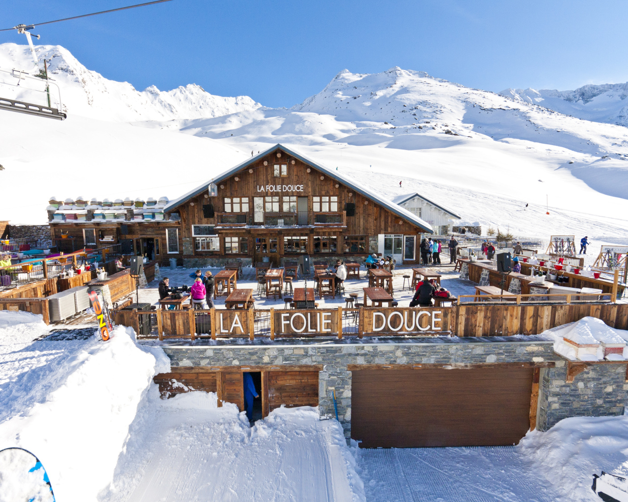 Кафе на горнолыжном курорте Валь-Торанс, Франция