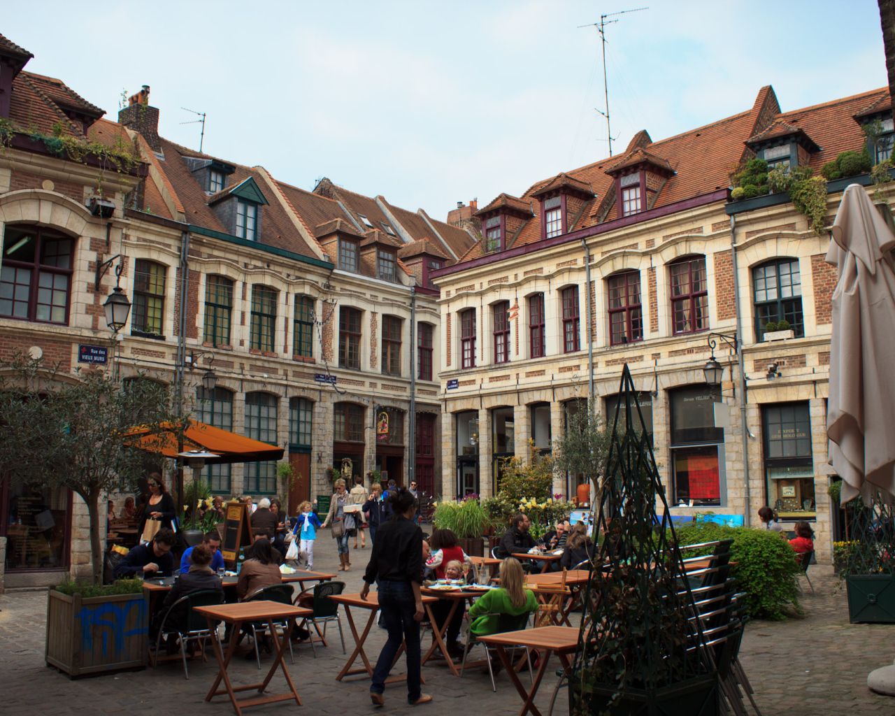 Кафе в городе Лилль, Франция