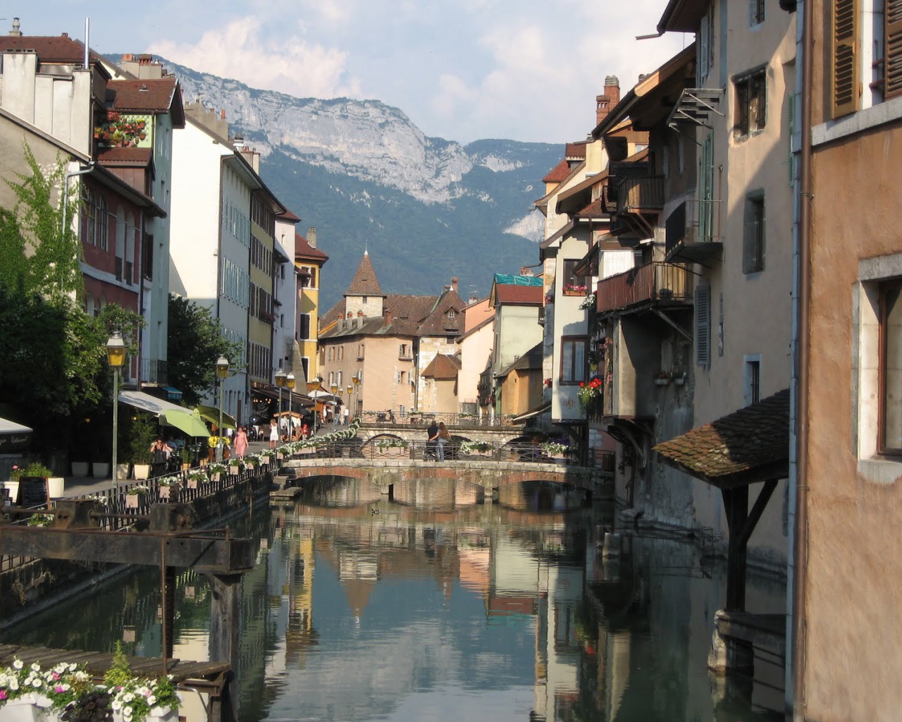 Канал в городе Аннеси, Франция