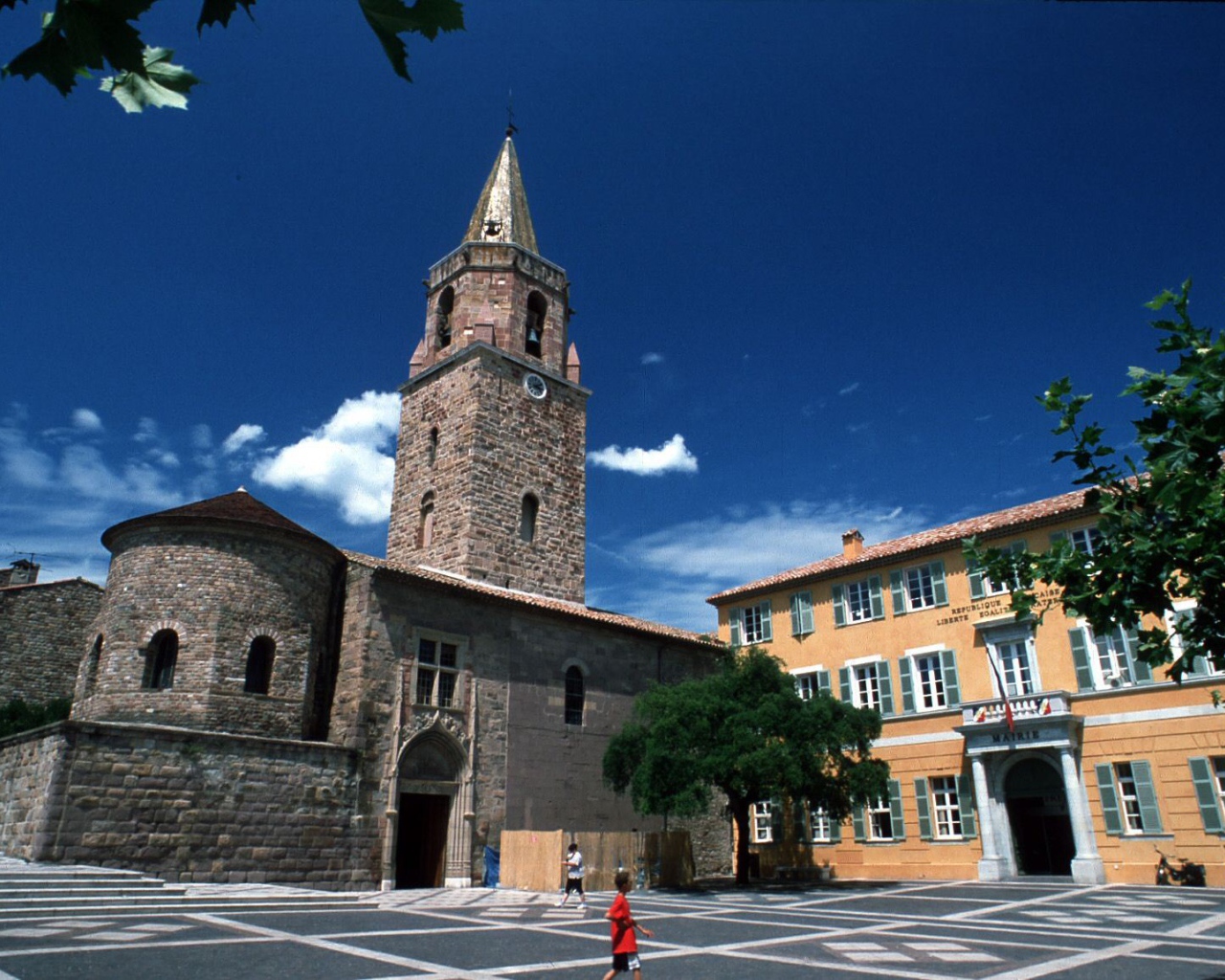 Церковь на курорте Порт Де Фрежюс, Франция