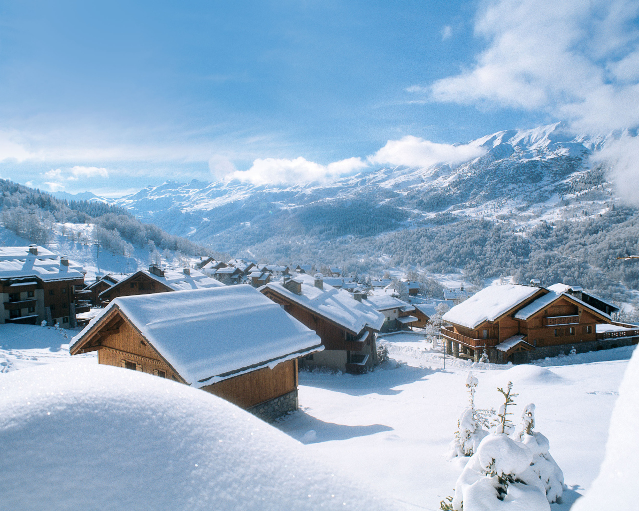 Город на горнолыжном курорте Мерибель, Франция