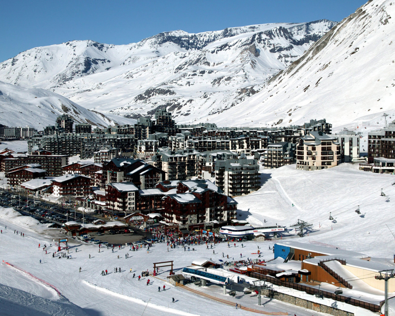 Город на горнолыжном курорте Тинь, Франция