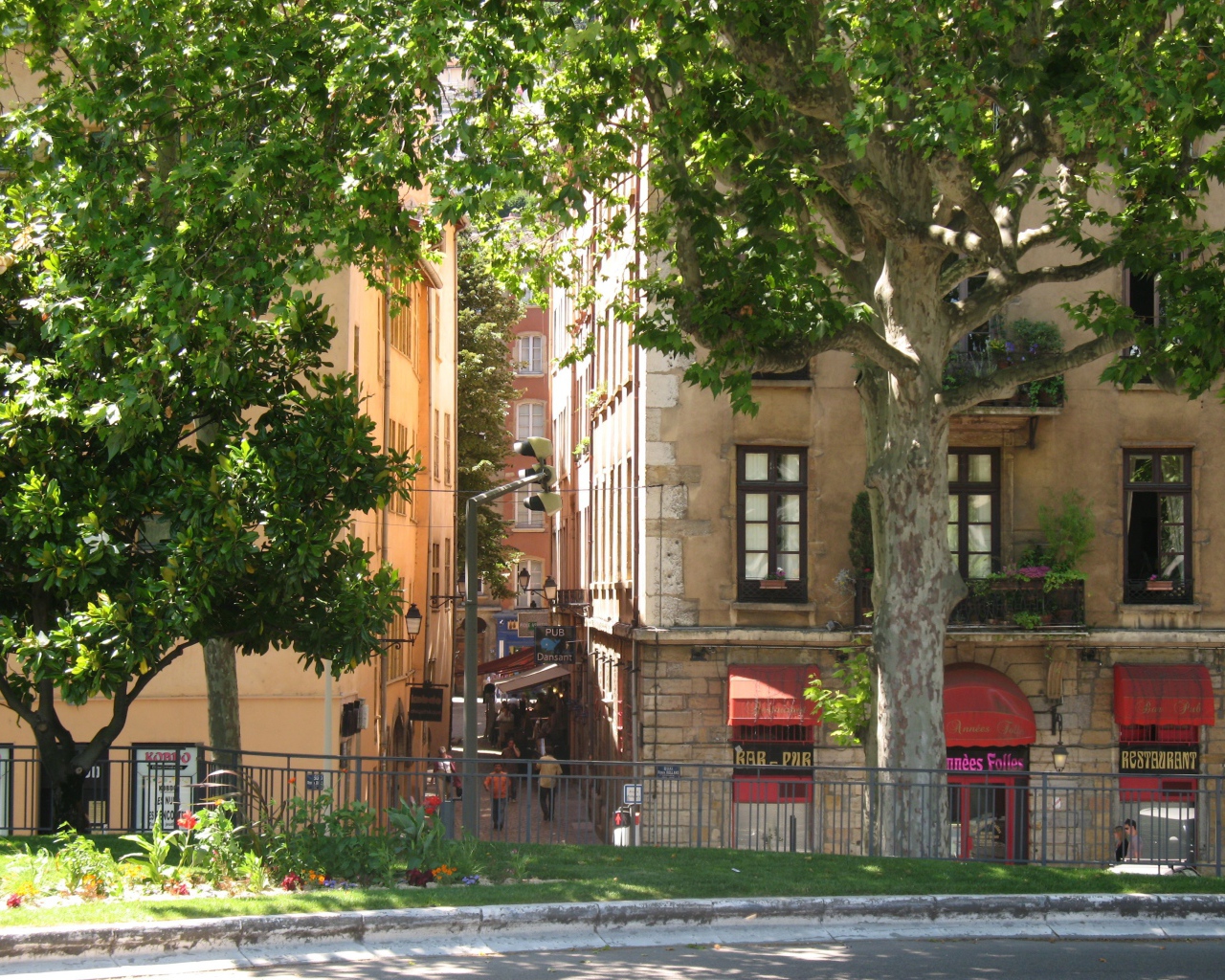 Городская улица в городе Лион, Франция