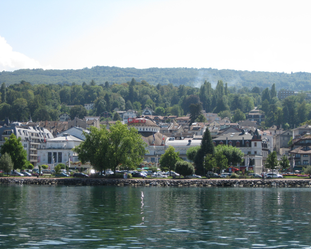 Побережье на курорте Эвиан, Франция