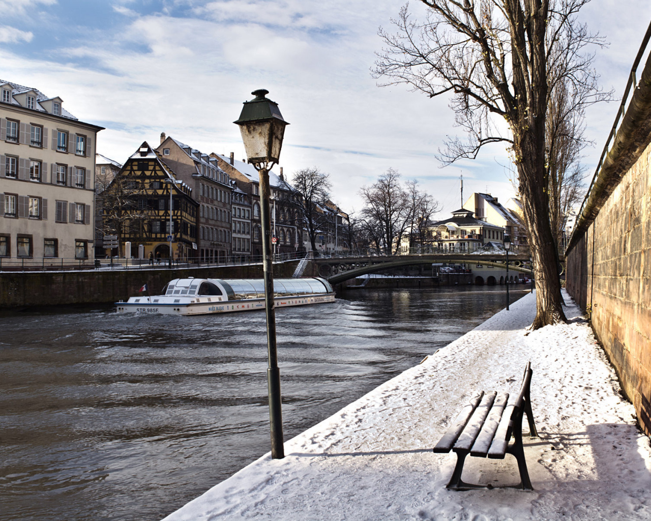 Набережная в городе Страсбург, Франция