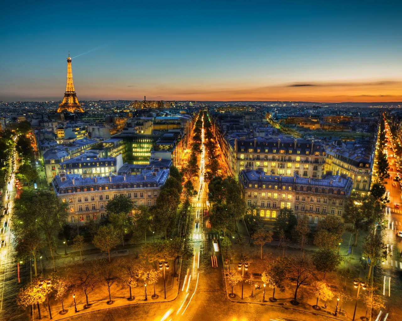 Вечернее сияние в Париже, Франция