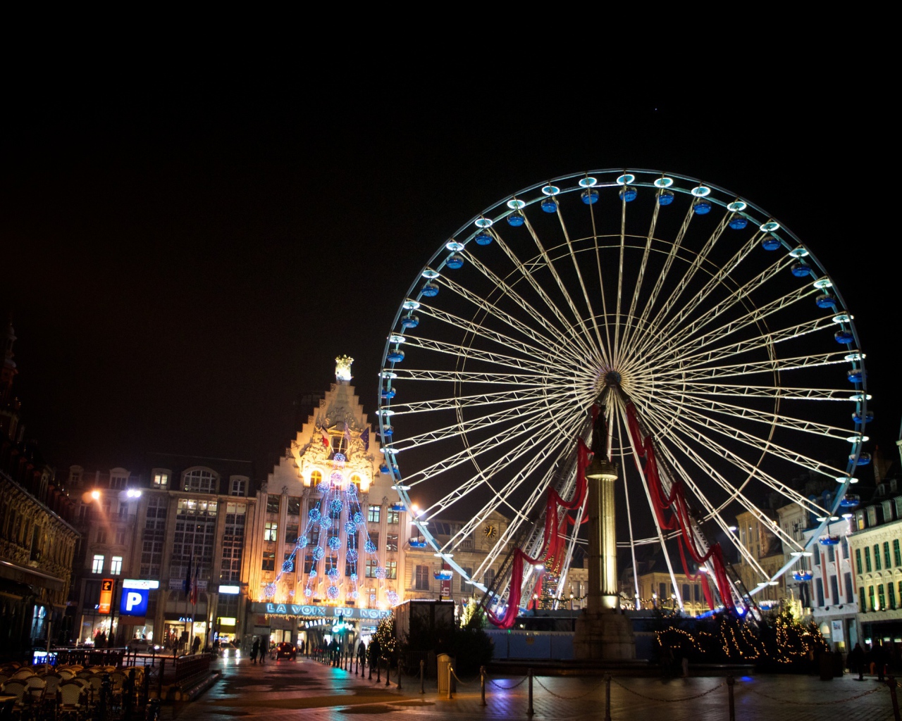 Колесо обозрения в городе Лилль, Франция