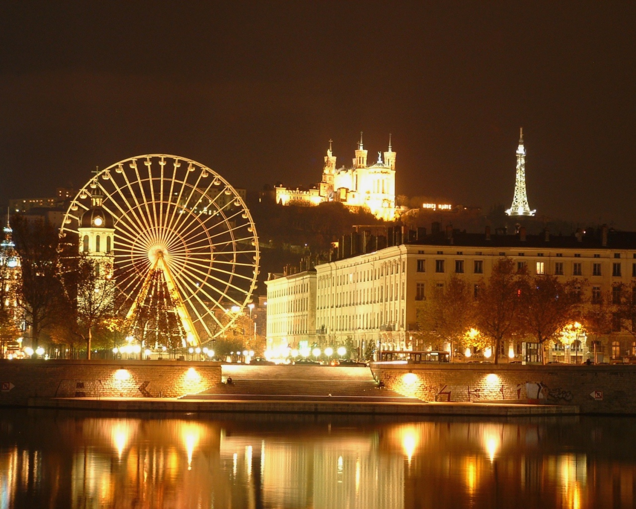 Колесо обозрения в городе Лион, Франция
