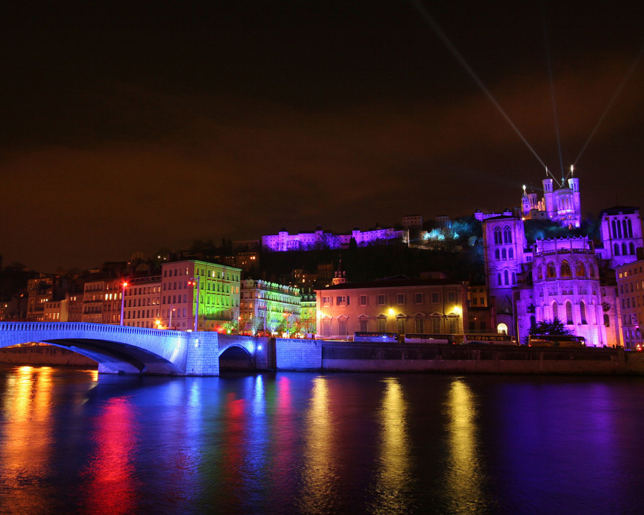 Праздничная иллюминация в городе Лион, Франция