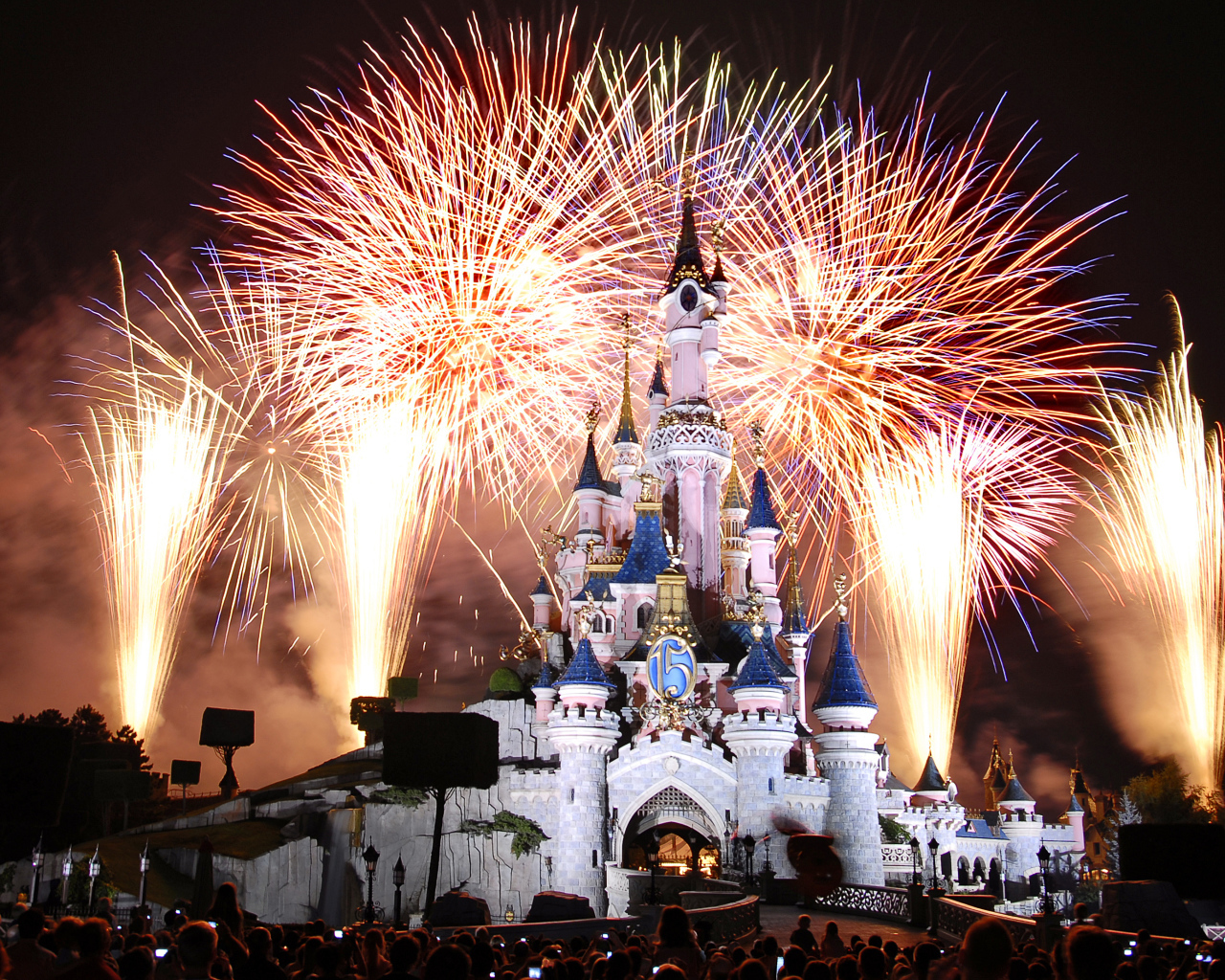 Фейерверк в Диснейленде, Франция