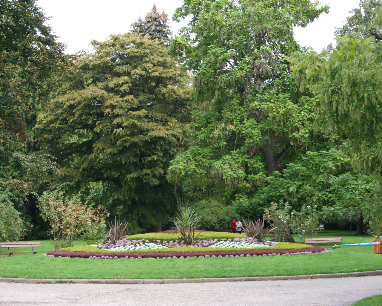 Клумба в городе Виши, Франция