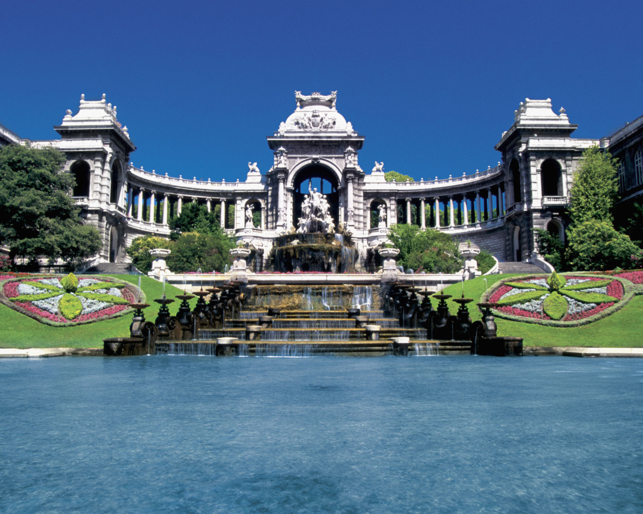 Фонтан в городе Марсель, Франция