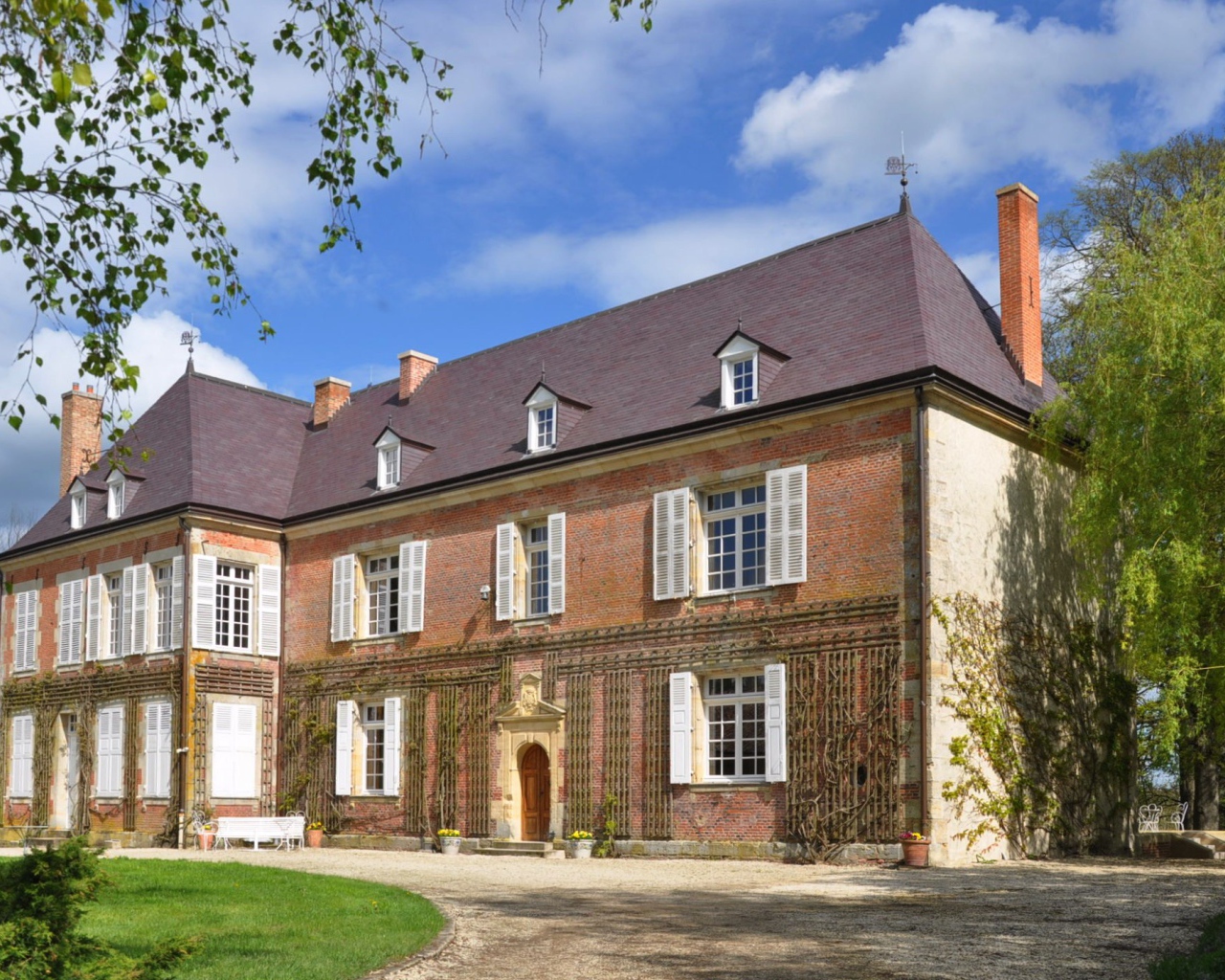 Старинное здание в провинции Шампань, Франция