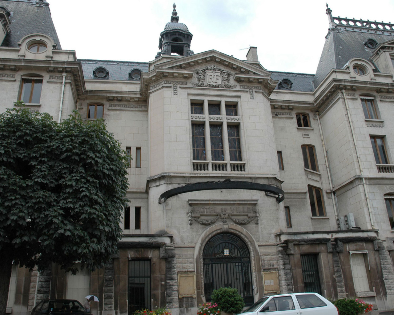 Гостиница в городе Виши, Франция