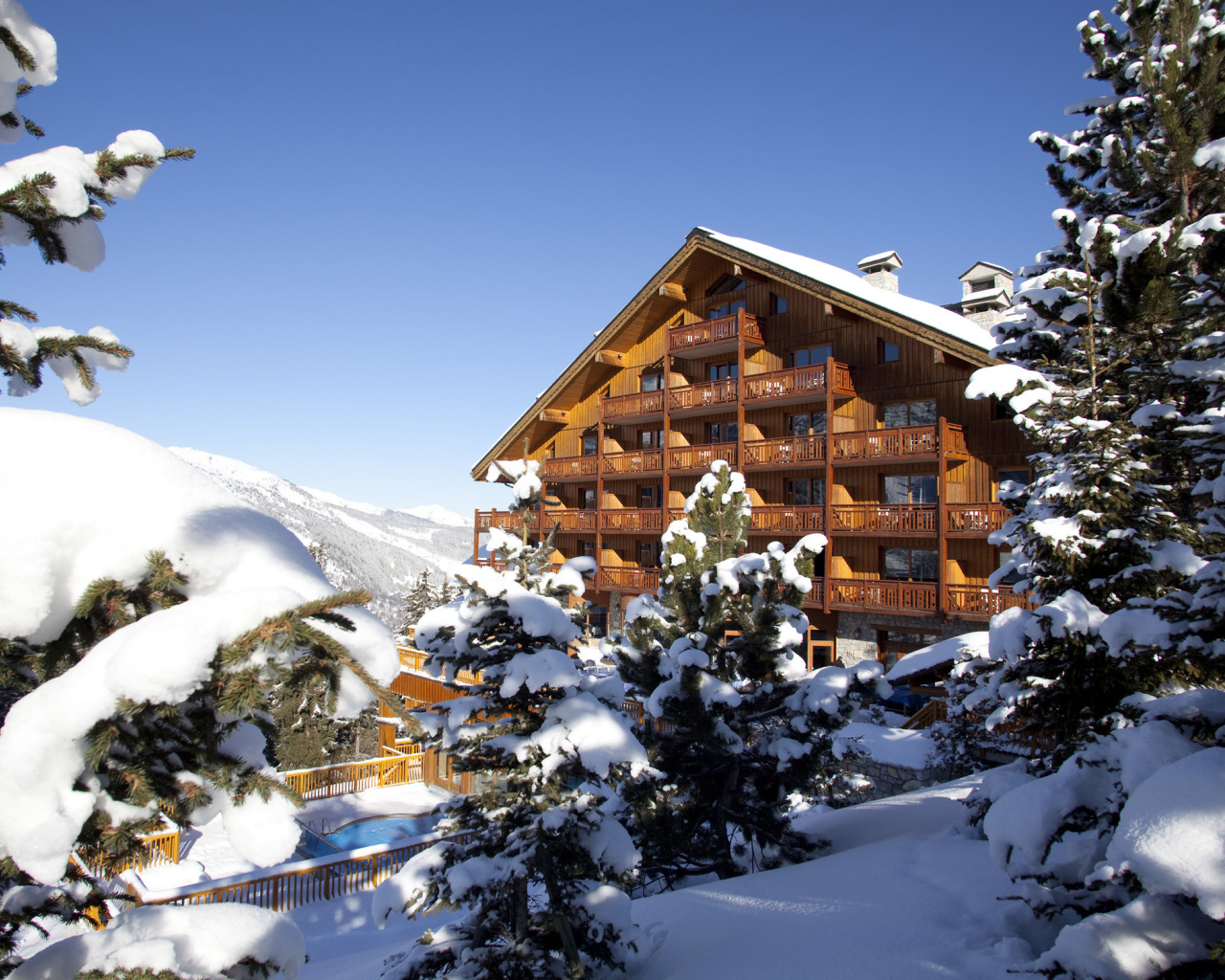 Гостиница на горнолыжном курорте Мерибель, Франция