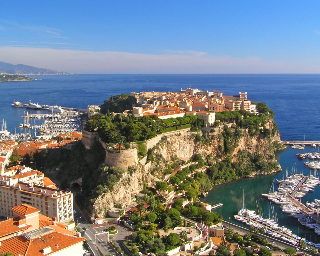 Дома на скале в Монако