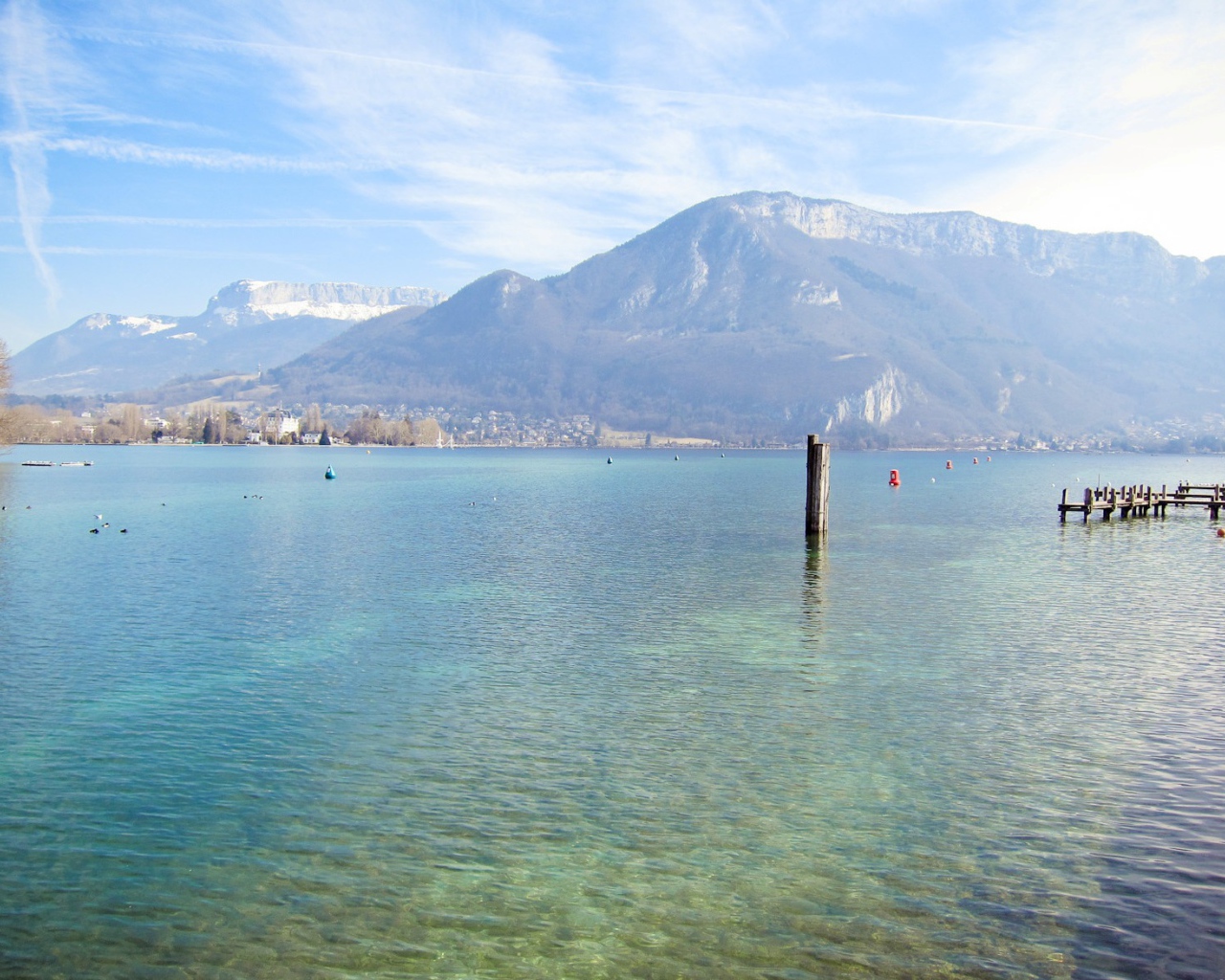 Озеро в городе Аннеси, Франция