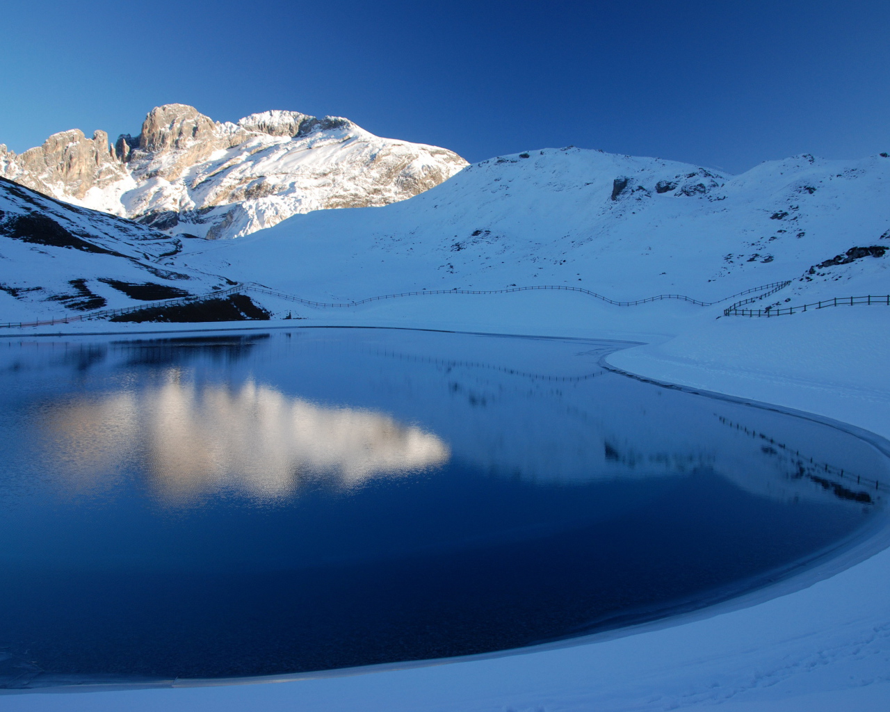 Озеро на горнолыжном курорте Куршевель, Франция