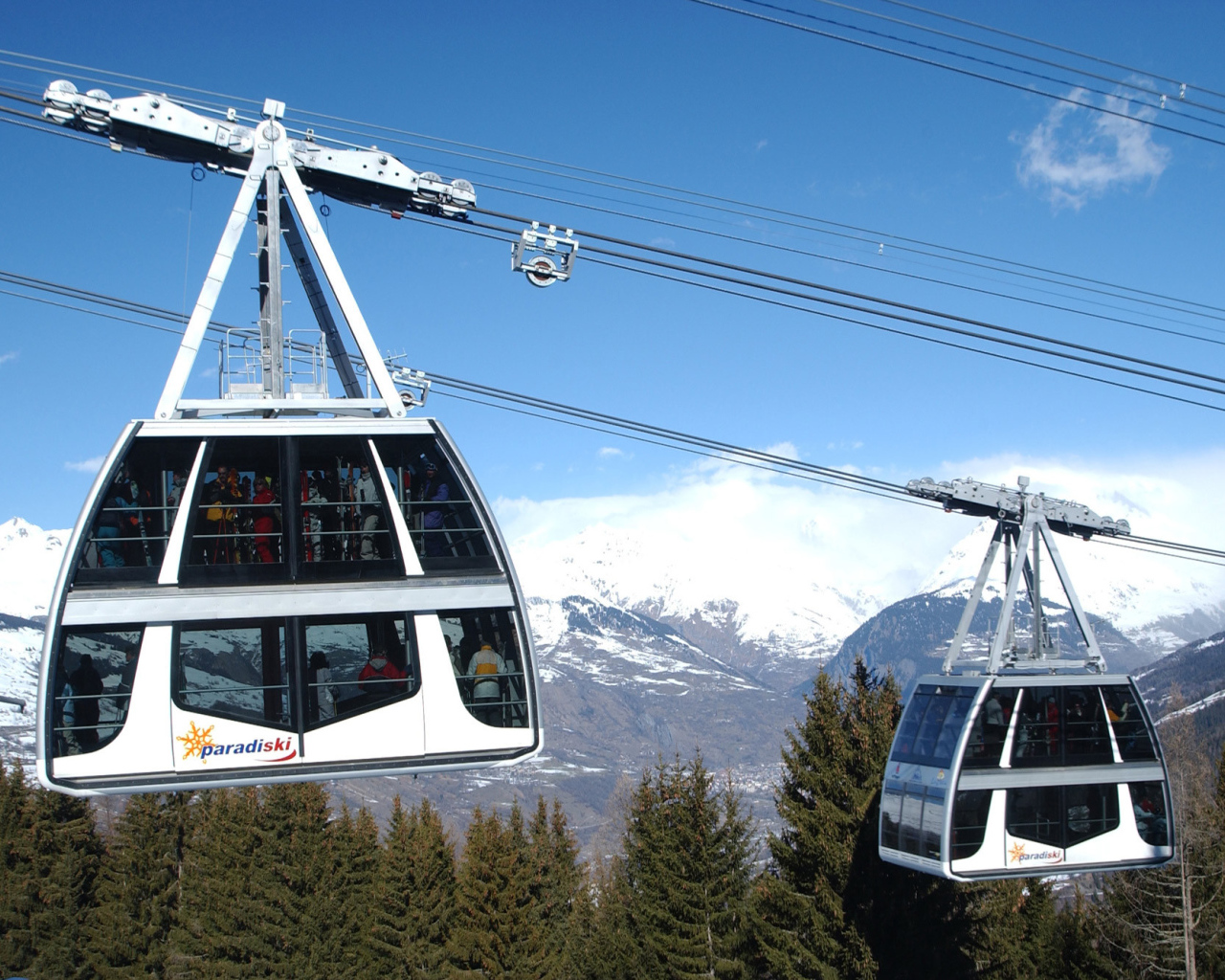 Подъемник на горнолыжном курорте Лез Арк, Франция