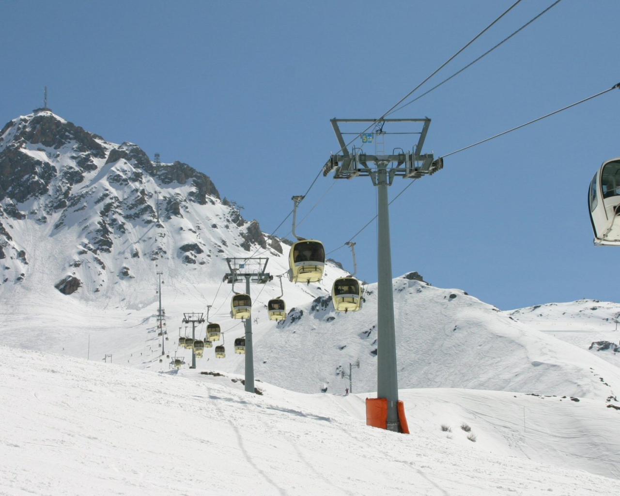 Подъемник на горнолыжном курорте Мерибель, Франция