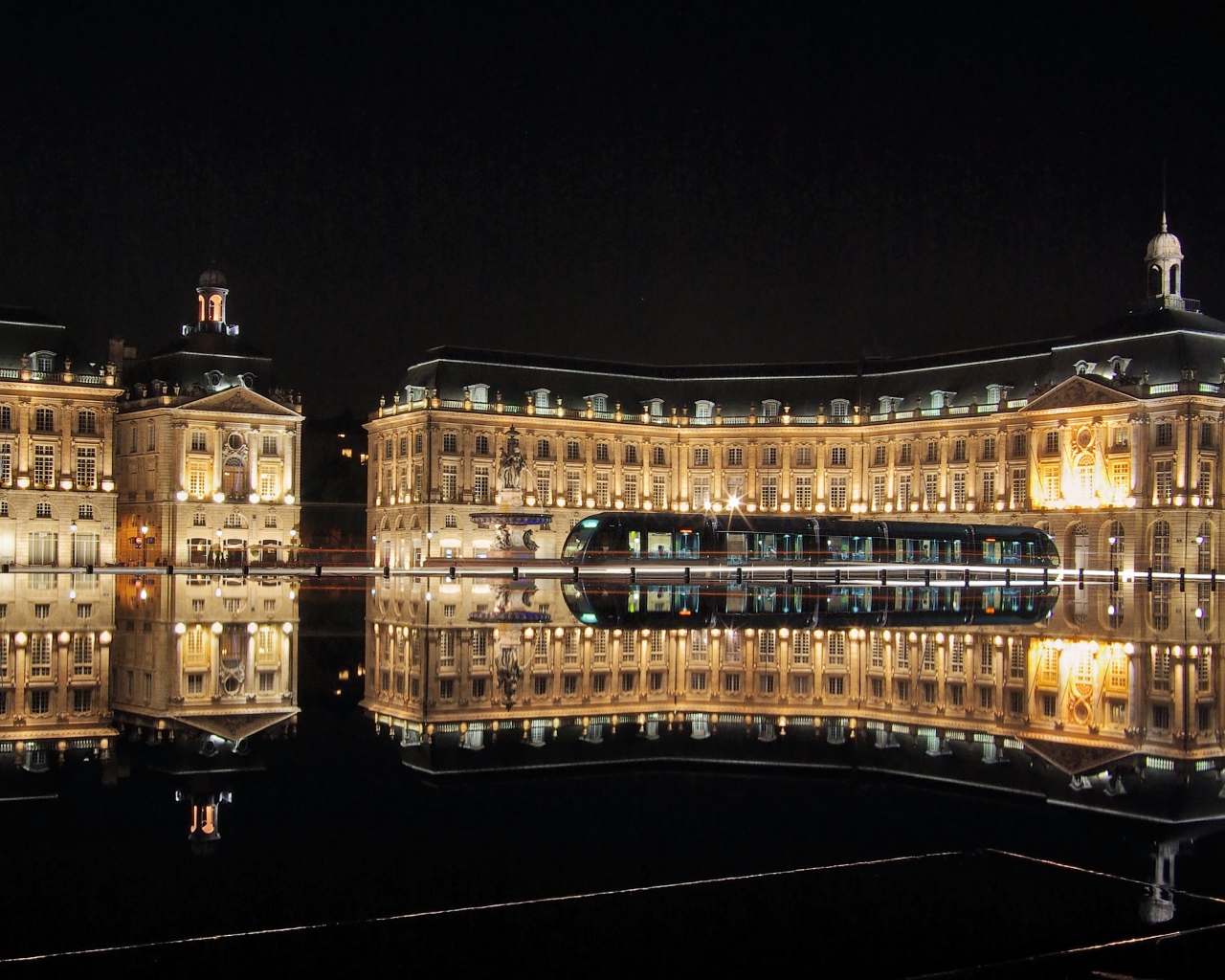 Ночное сияние в Бордо, Франция