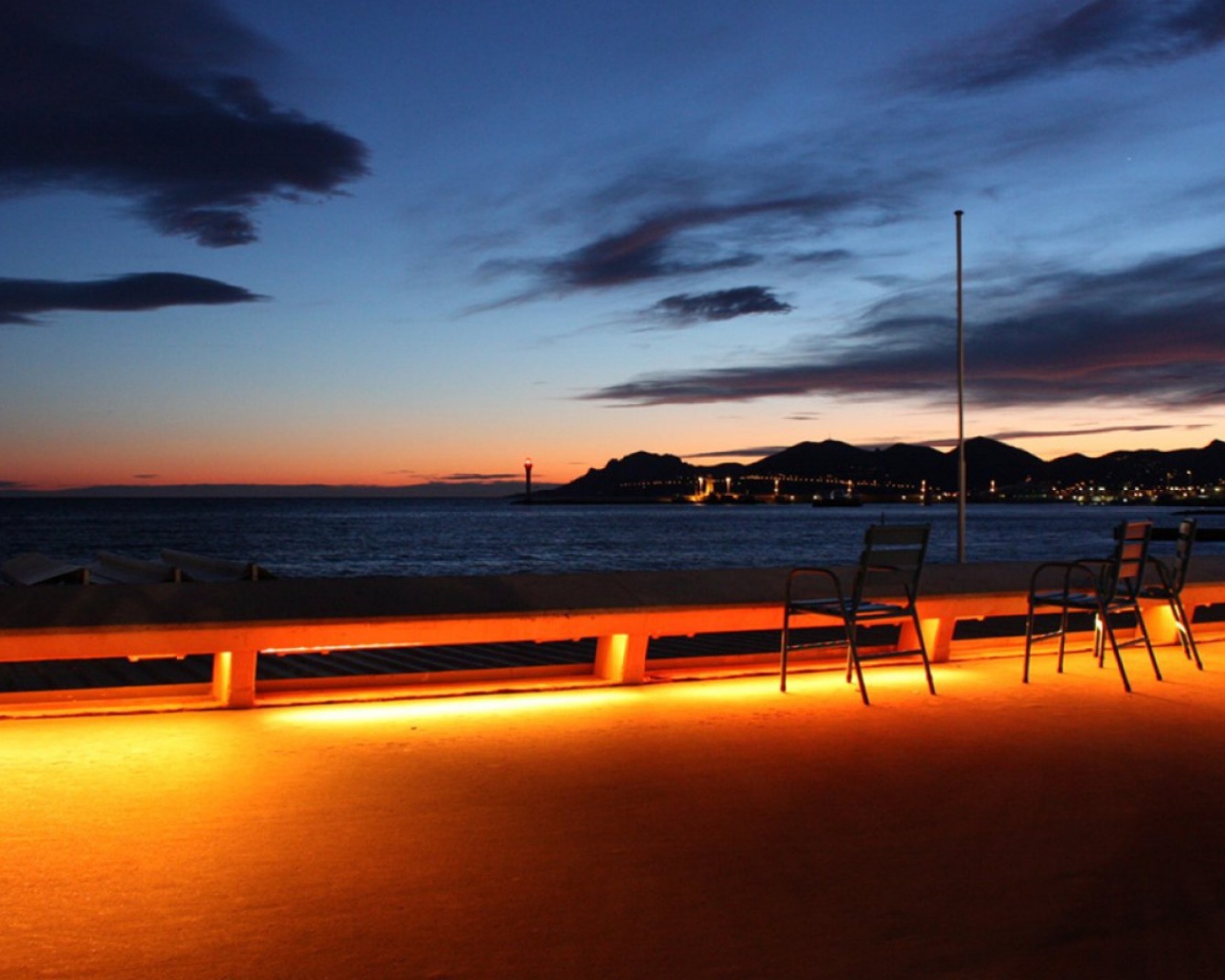 Ночь в Каннах, Франция