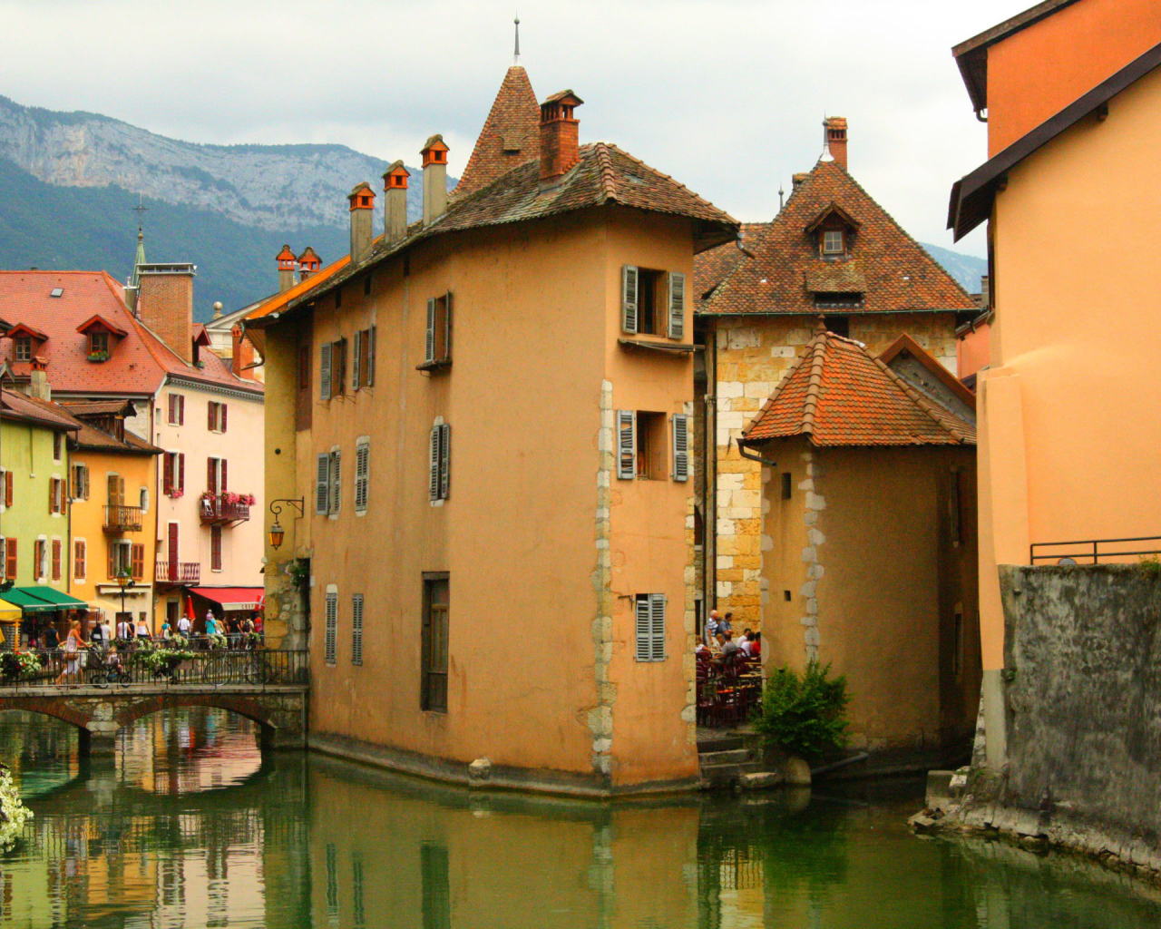 Старинные дома в городе Аннеси, Франция